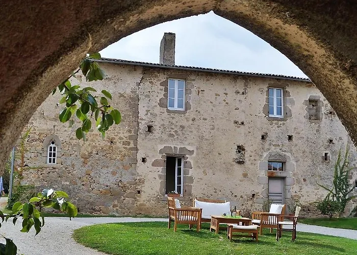 Les Du Logis Du Chatelier Bed and Breakfast